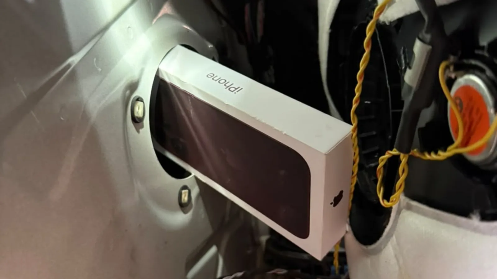 PF encontra iPhones escondidos em carro apreendido na BR-050