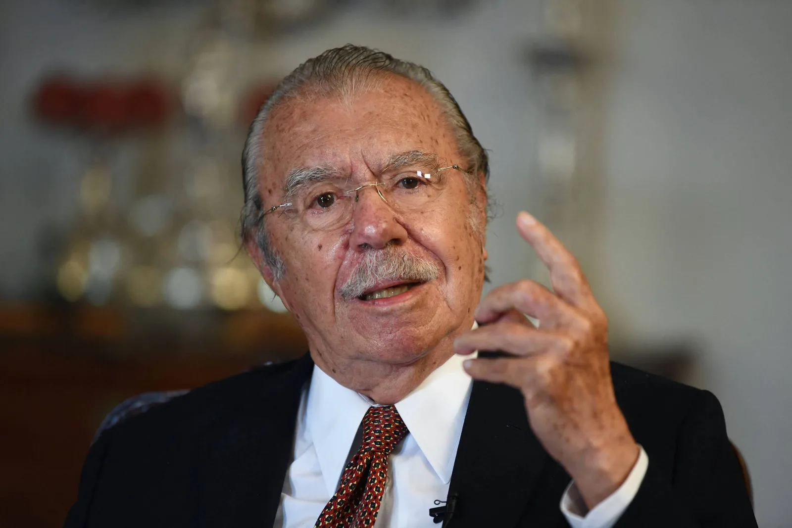 José Sarney é internado em UTI após cirurgia abdominal em São Luís