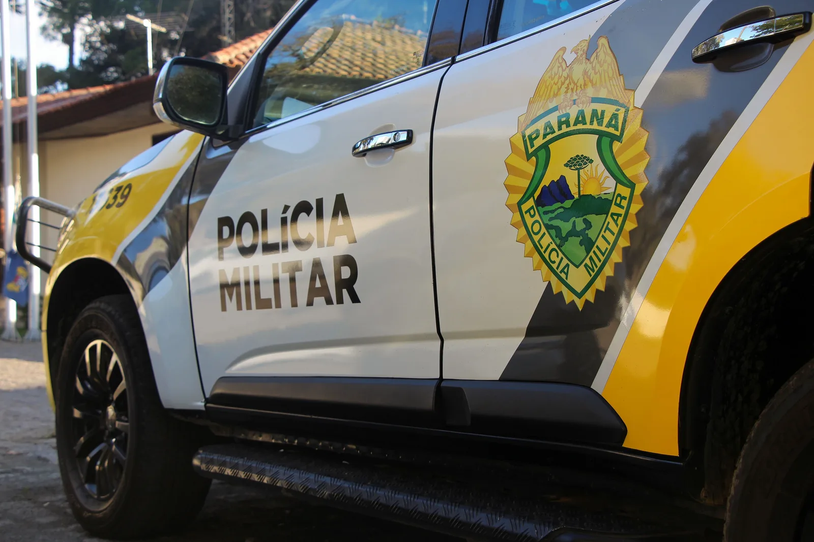 Homem é preso após atacar irmão e cunhado com facão em churrasco no Paraná