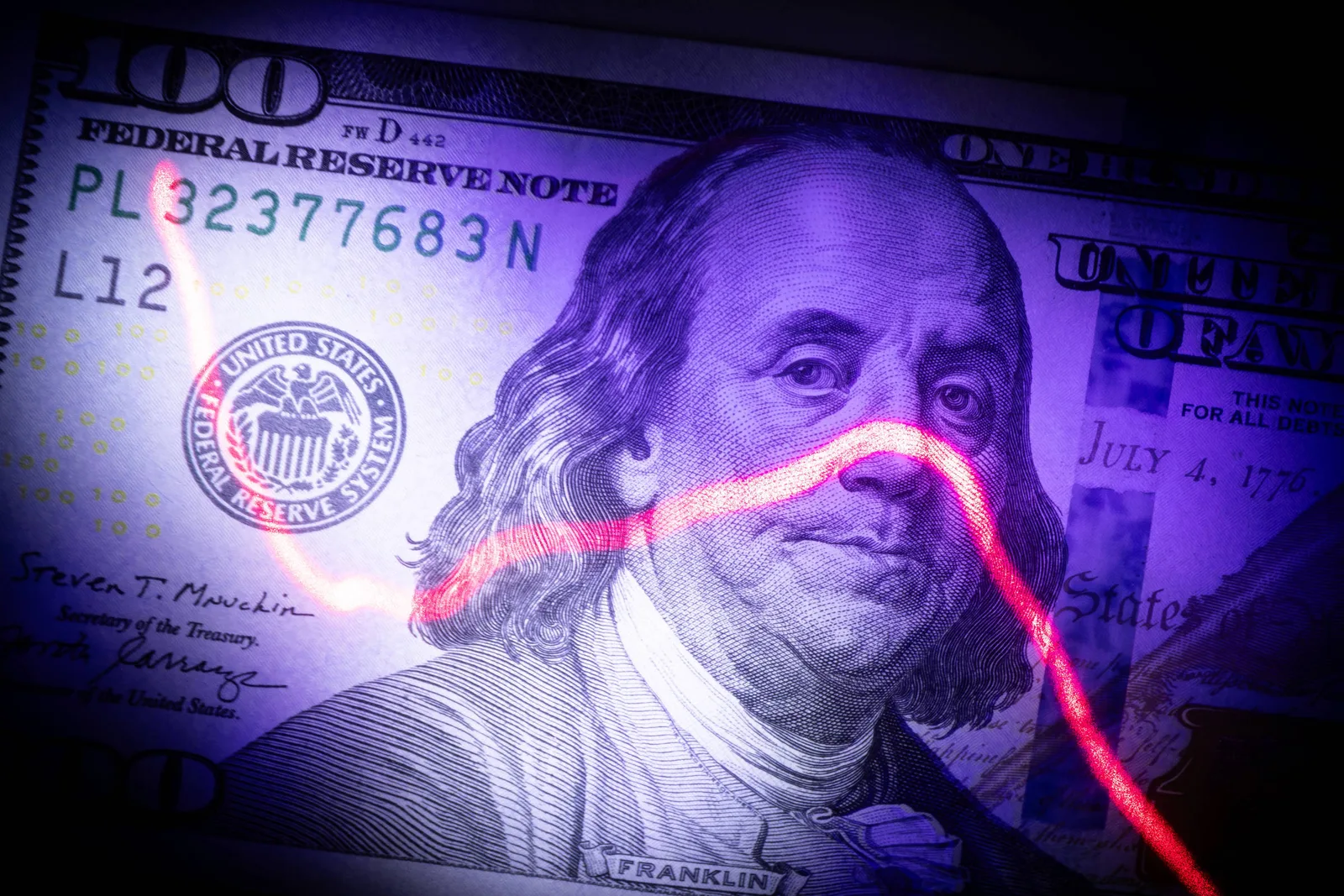 Dúvidas sobre os EUA levam investidores a buscar dólar e ouro alternativos