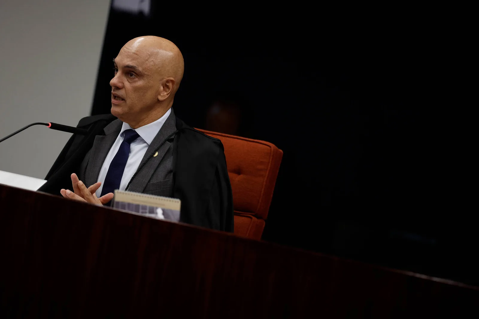Moraes afirma que Mendonça manteve sigilo sobre 180 documentos do caso Master