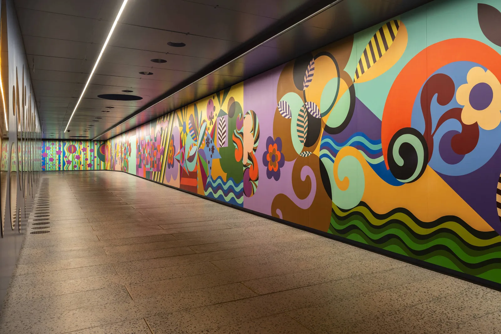 Masp abre túnel com mural de 98 metros entre seus dois edifícios