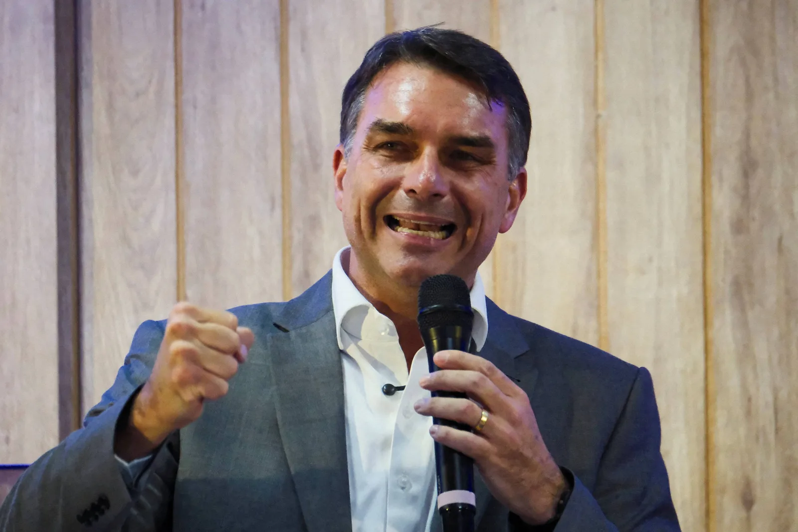 Promessas de Flávio Bolsonaro deixam dúvidas sobre o ajuste fiscal