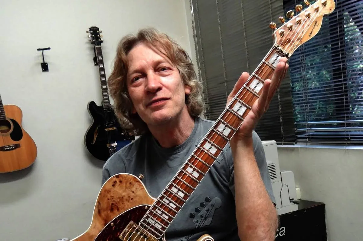 Célio Ramos deixou publicidade para criar escola de guitarra no Brasil