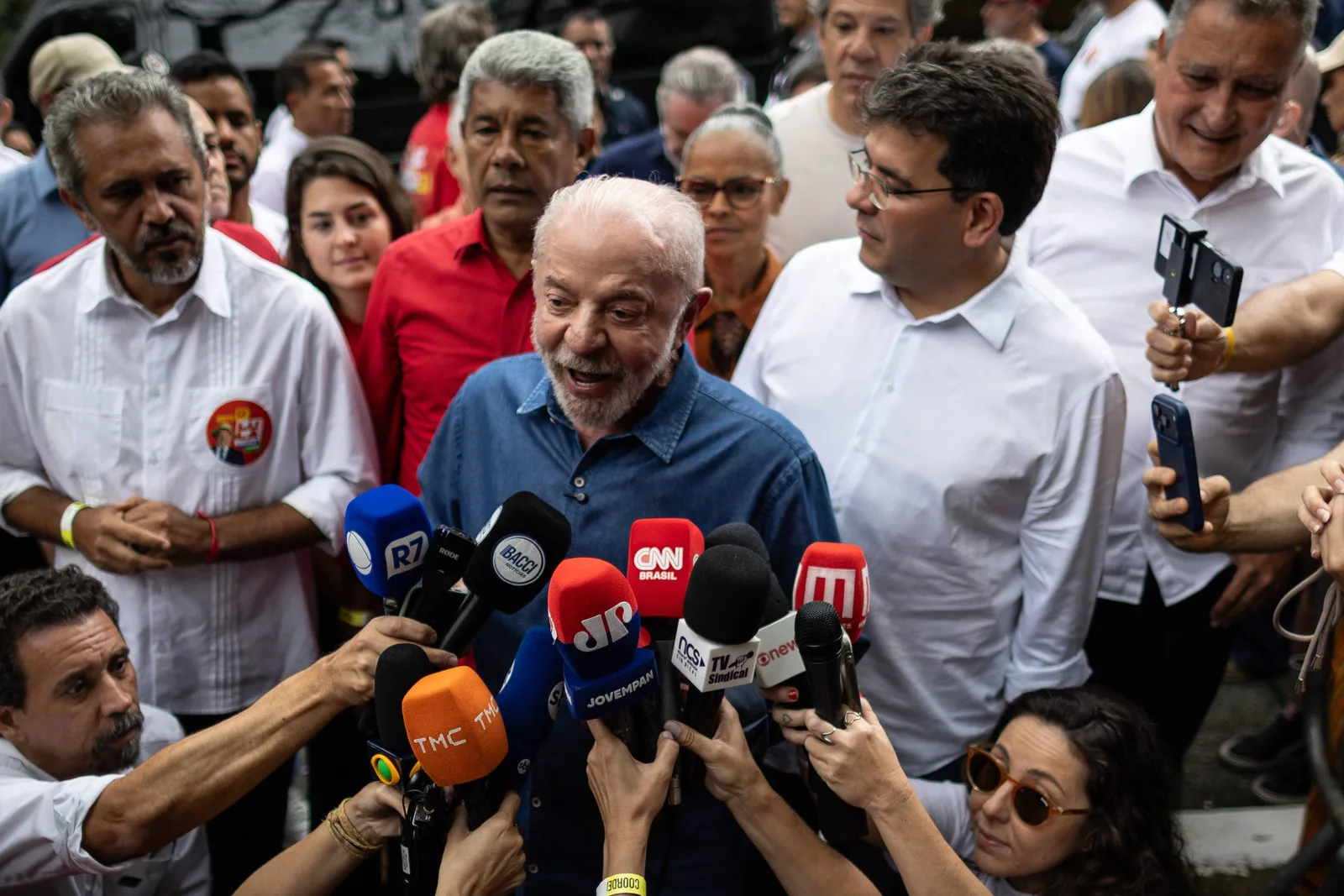 TSE autoriza retomada de canal de WhatsApp administrado por André Janones