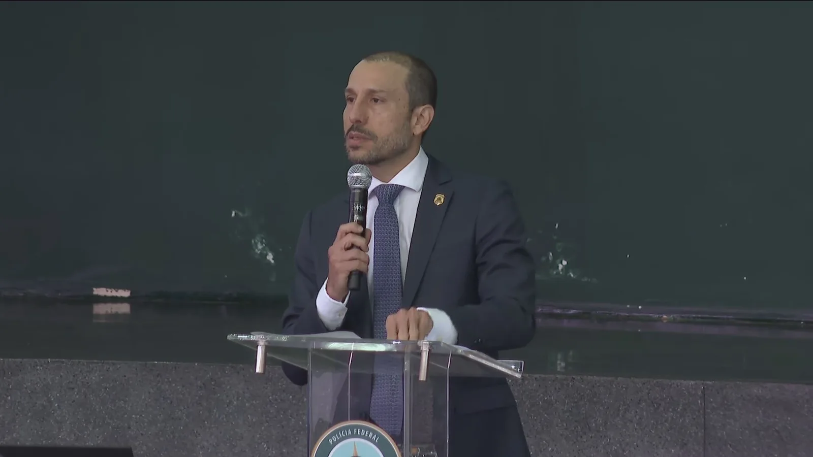William Murad assume comando interino da Polícia Federal após afastamentos judiciais