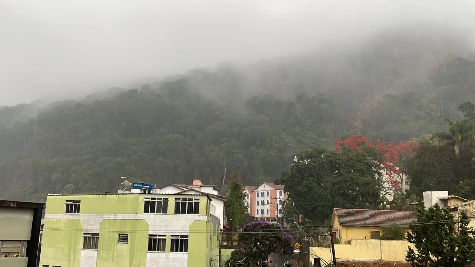 Defesa Civil alerta para granizo e ventos fortes em quatro cidades de Minas