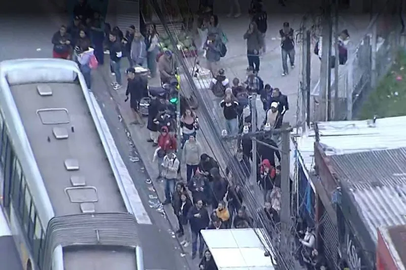 Protesto afeta circulação da linha 12-Safira da CPTM em São Paulo
