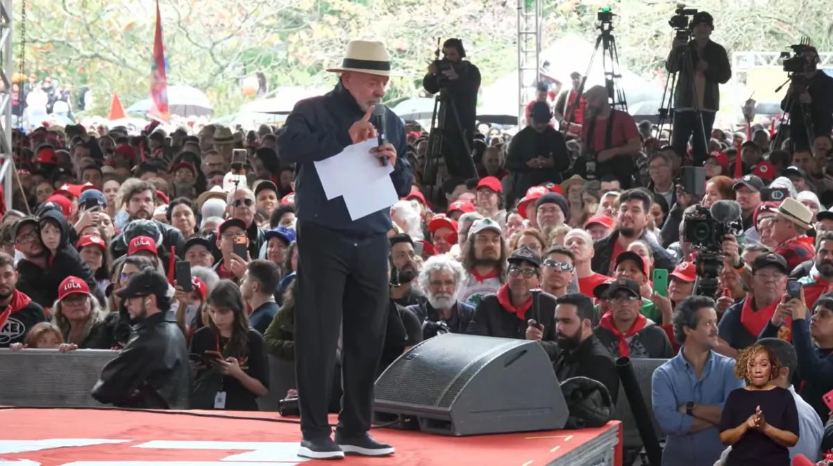 Lula critica bets em comício e mira adversário ligado a Bolsonaro
