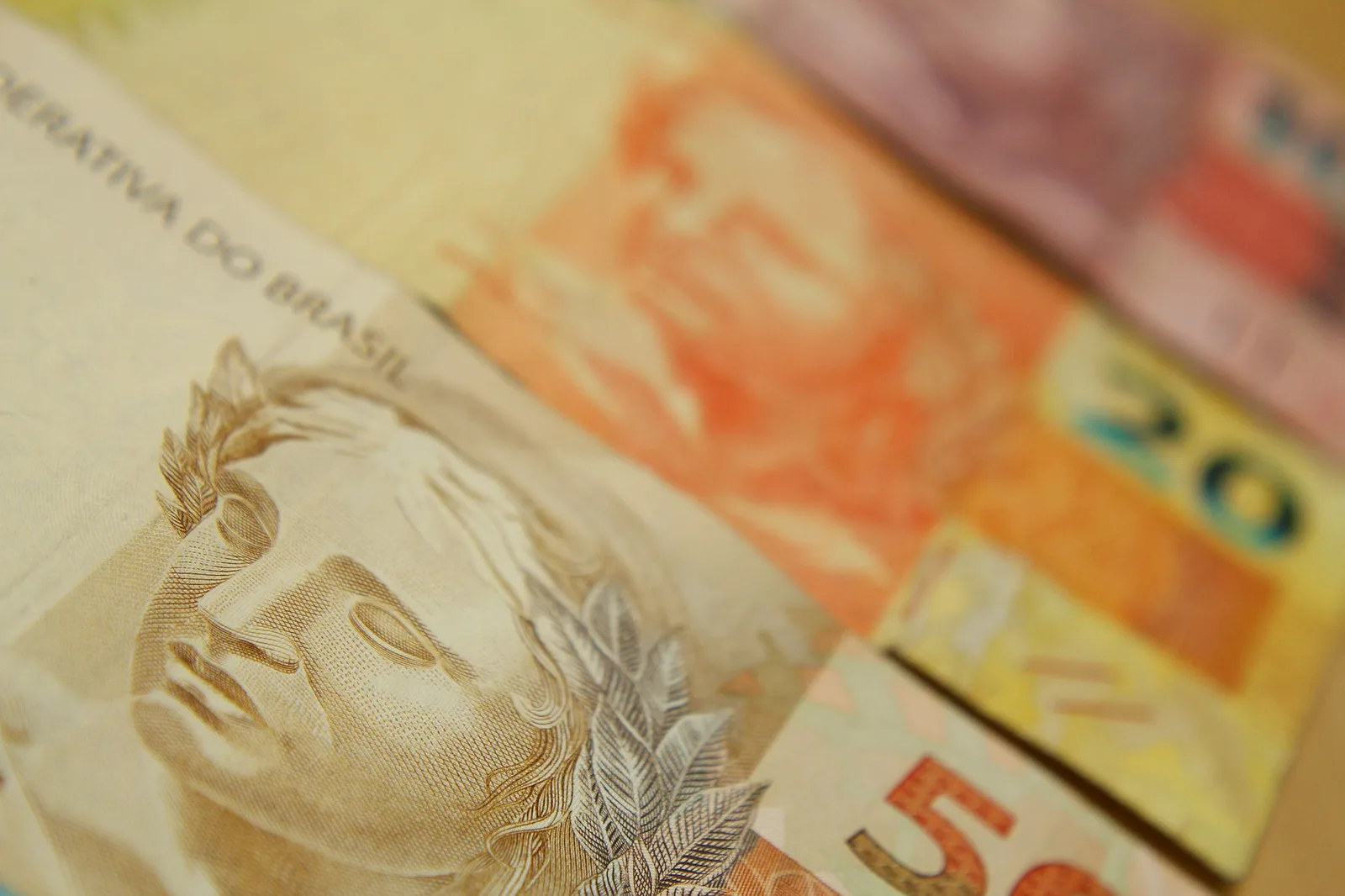 FMI reduz projeção de crescimento do Brasil para 2027