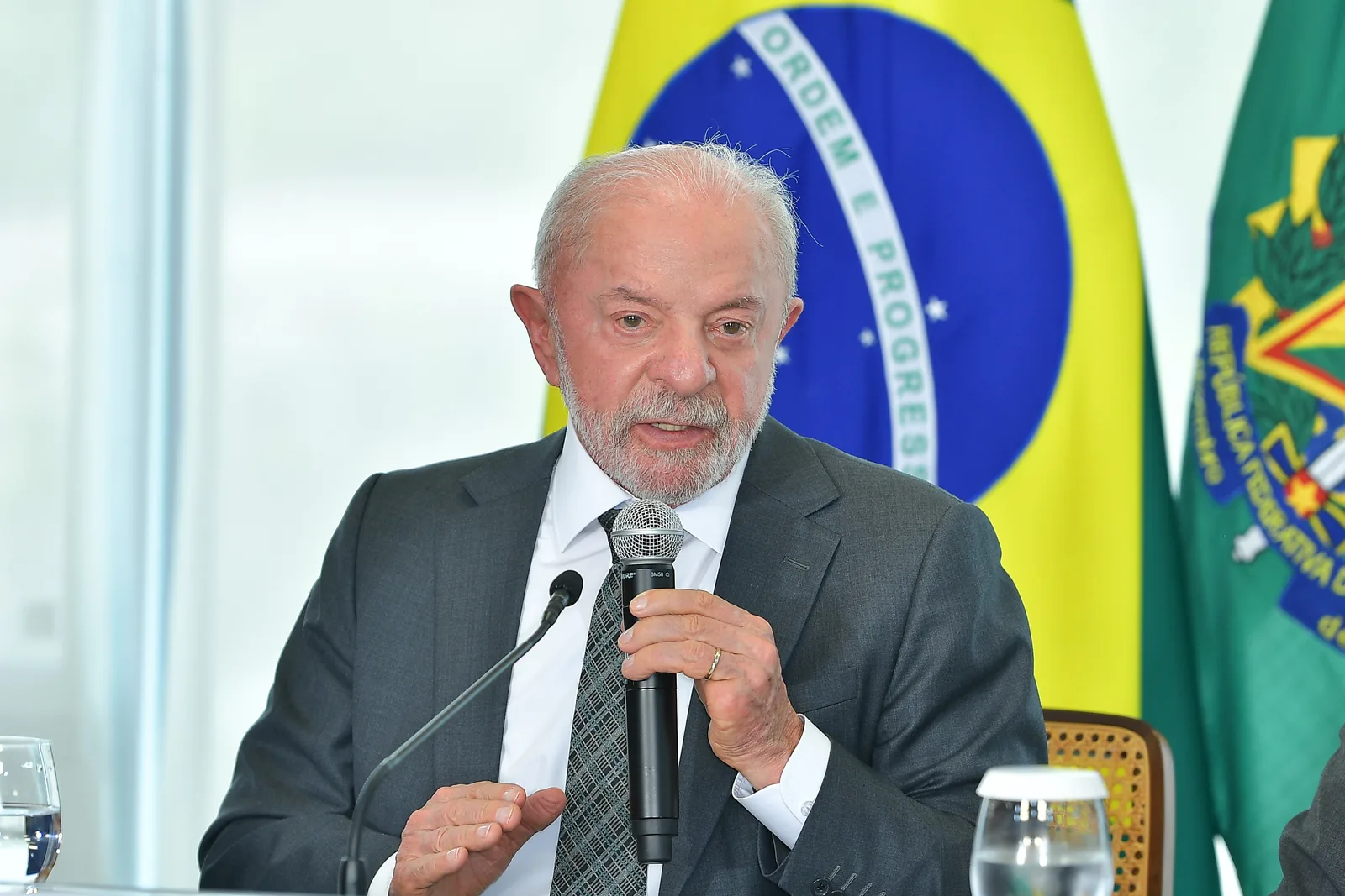 Senado adia votação da escala 6x1, enquanto governo celebra outras aprovações