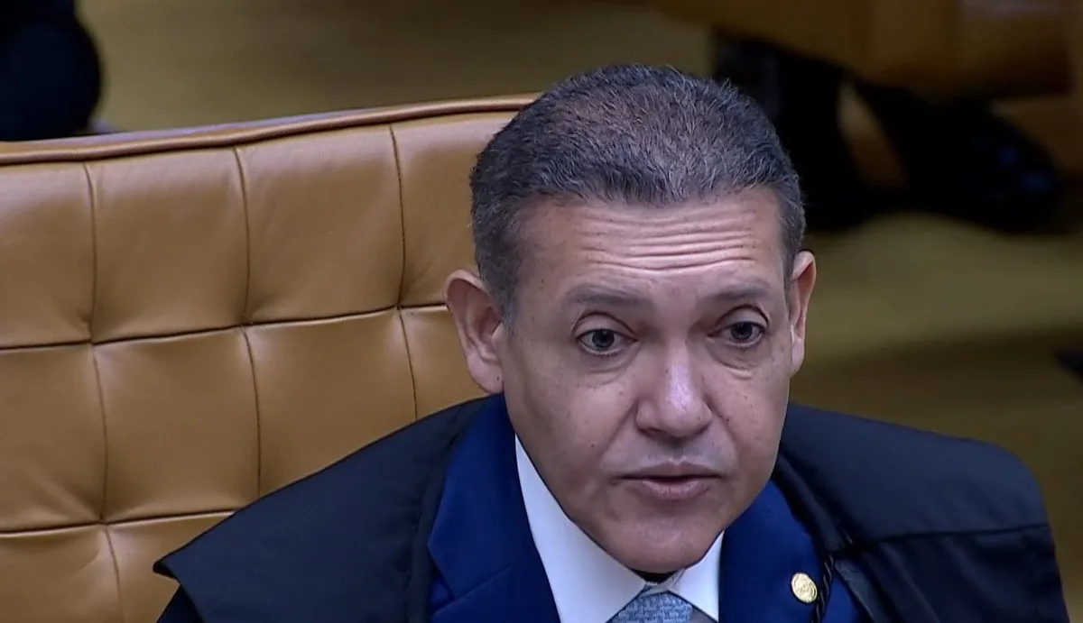 Nunes Marques deixa julgamento sobre mensagens envolvendo Moraes no STF