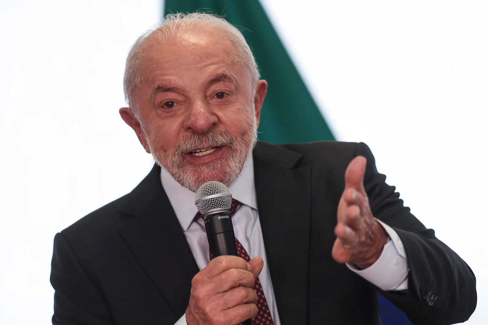 Campanha de Lula promete elevar limite do MEI e responsabiliza Bolsonaro por alimentos