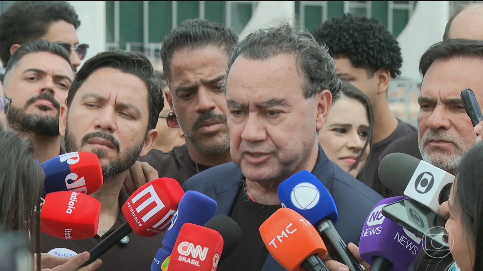 Augusto Cury faz ato em Brasília e defende corte de gastos públicos