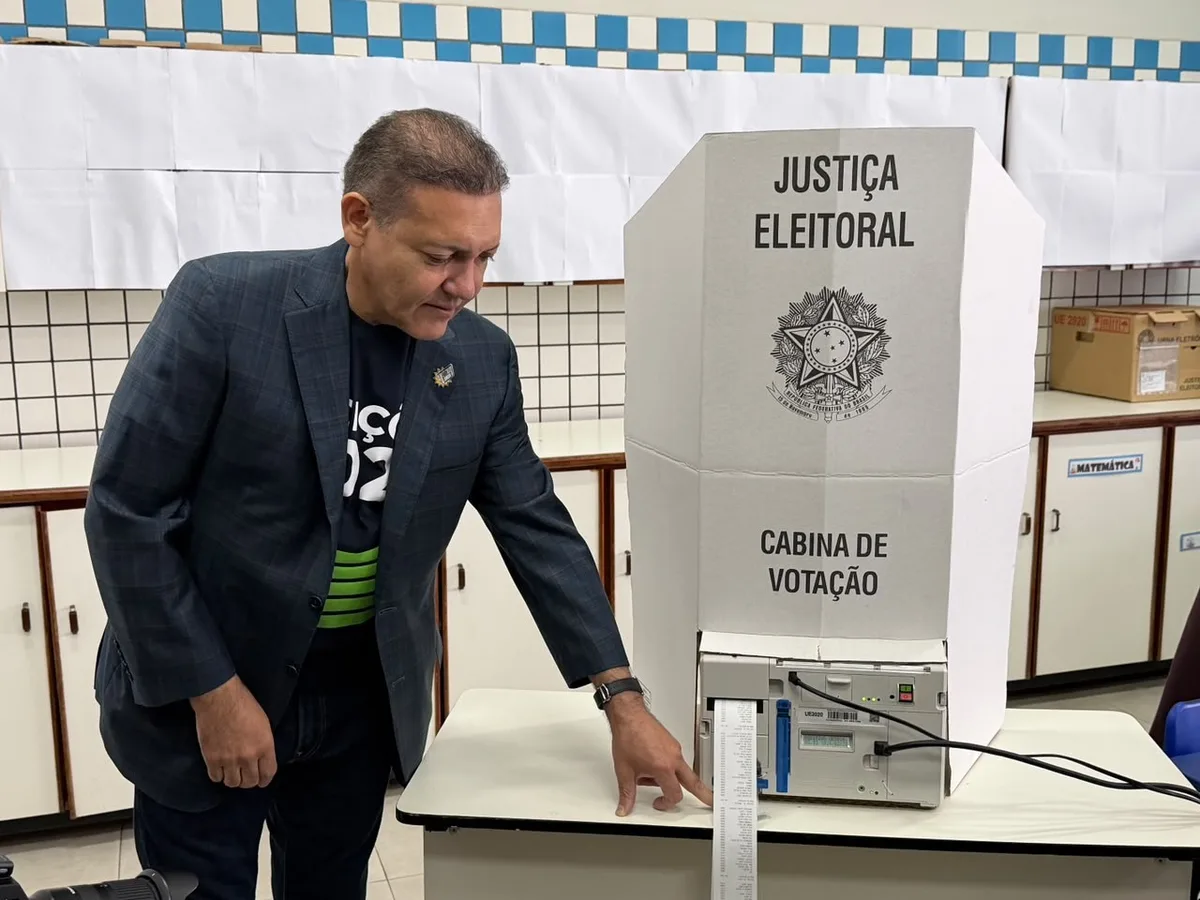 Nunes Marques vota em Brasília e diz esperar eleição tranquila