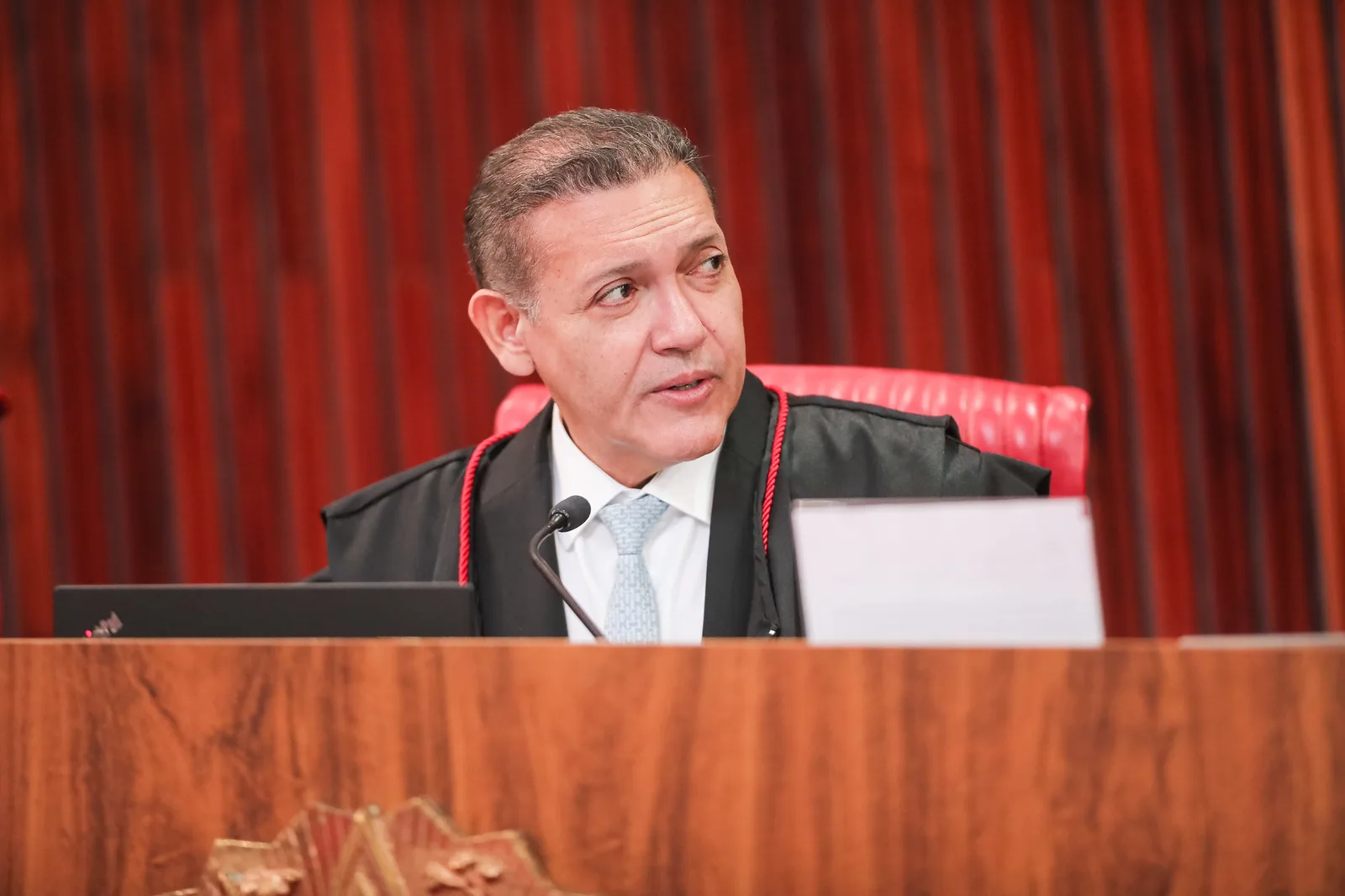 Presidente do TSE reúne campanhas de Lula e Flávio contra excesso de ações