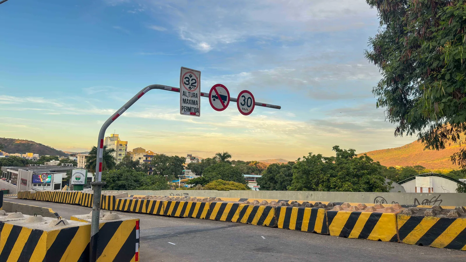 Viaduto do Filadélfia pode ter trânsito liberado até segunda-feira