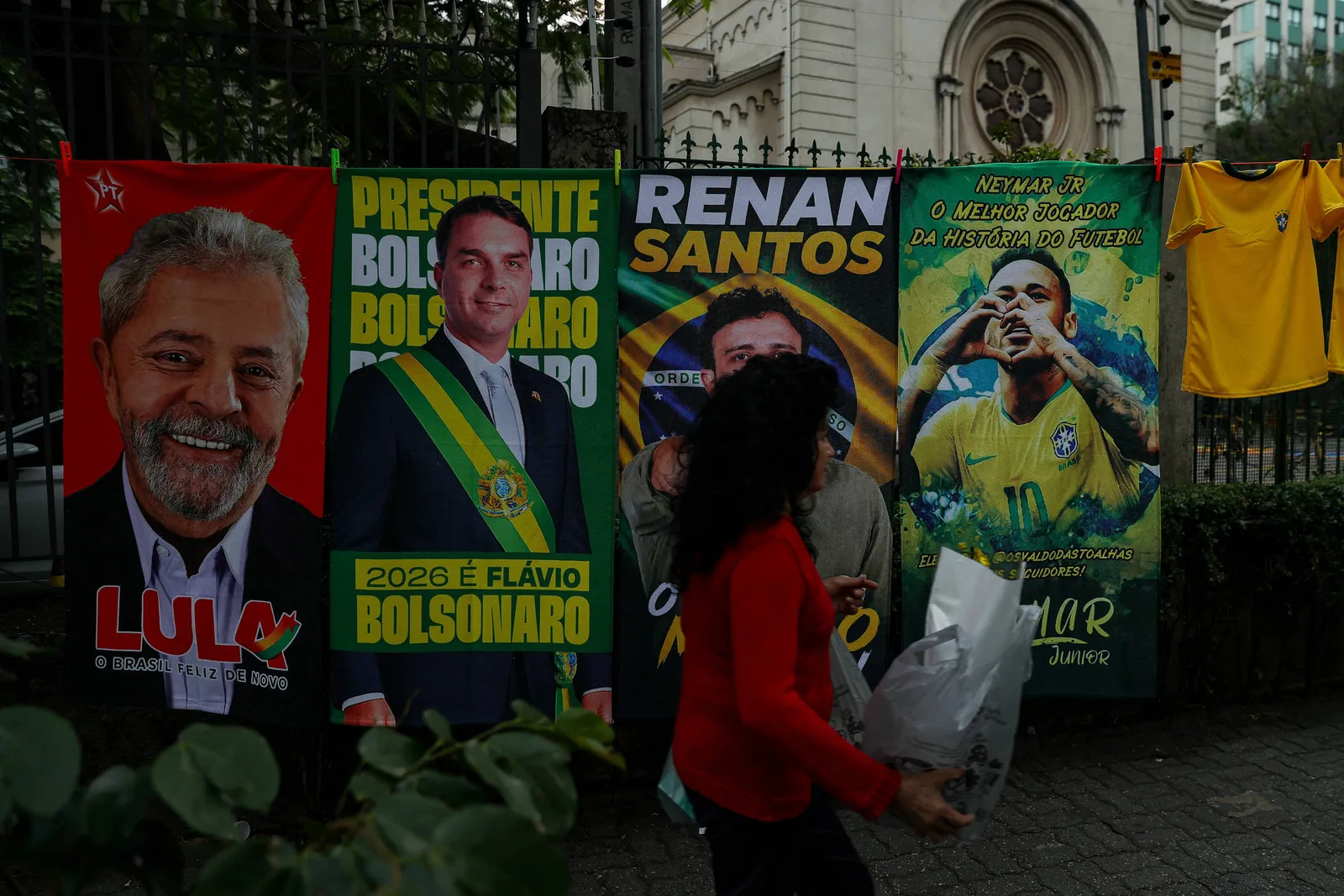 Pesquisa mostra visões distintas sobre o que a democracia deve entregar