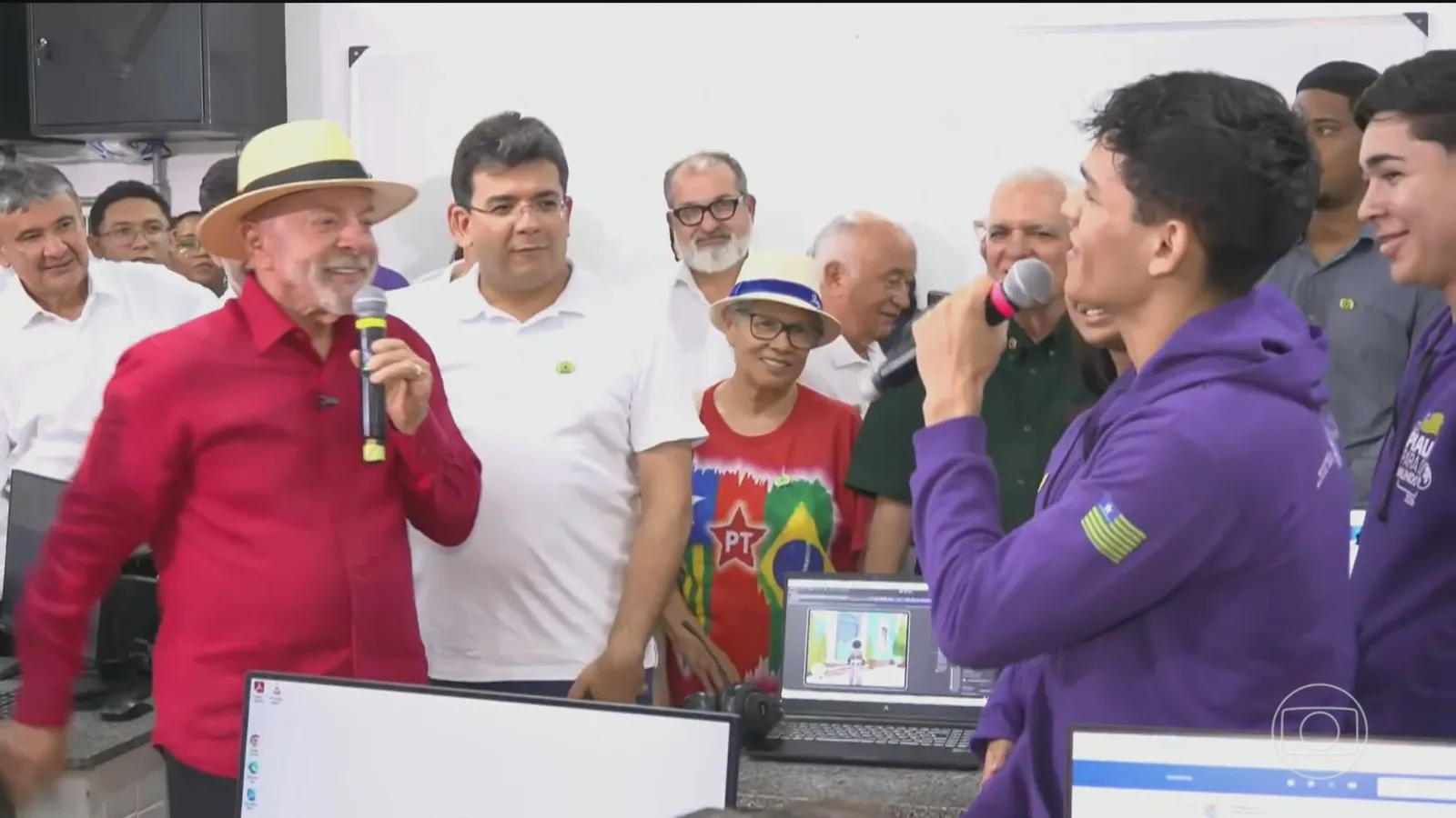 Lula visita escola, obras do VLT e participa de comício em Teresina
