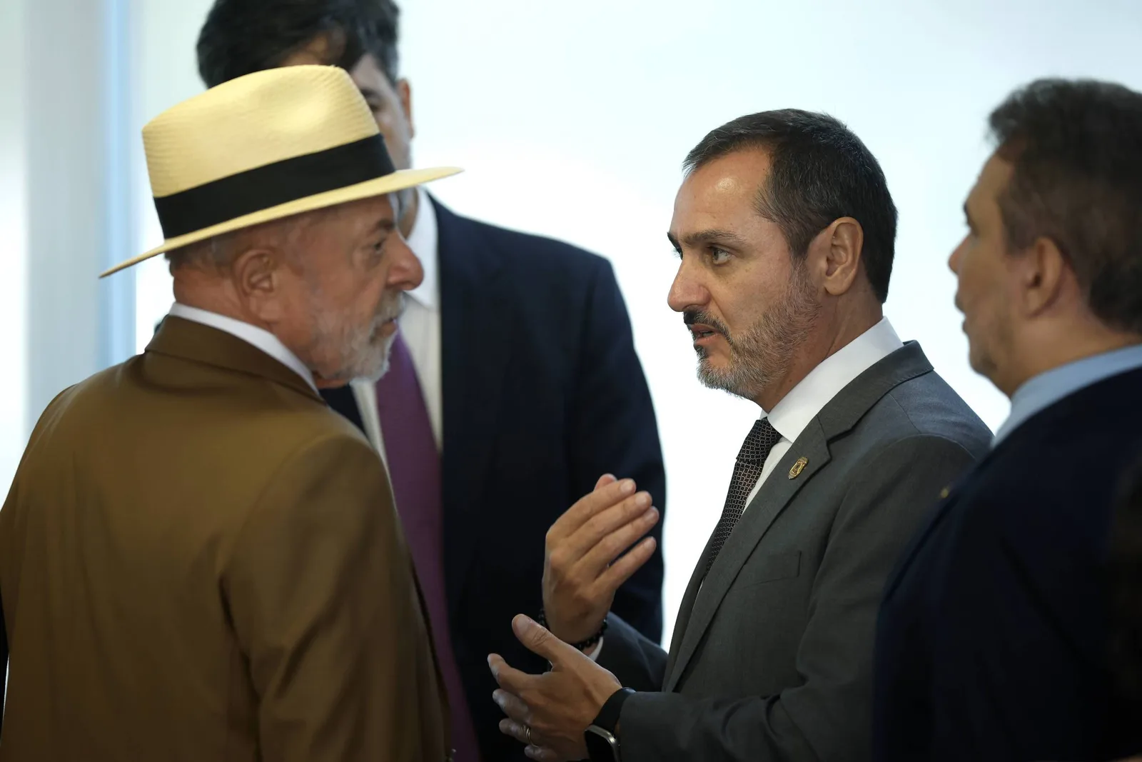 Lula reúne ministros após afastamento do diretor-geral da PF