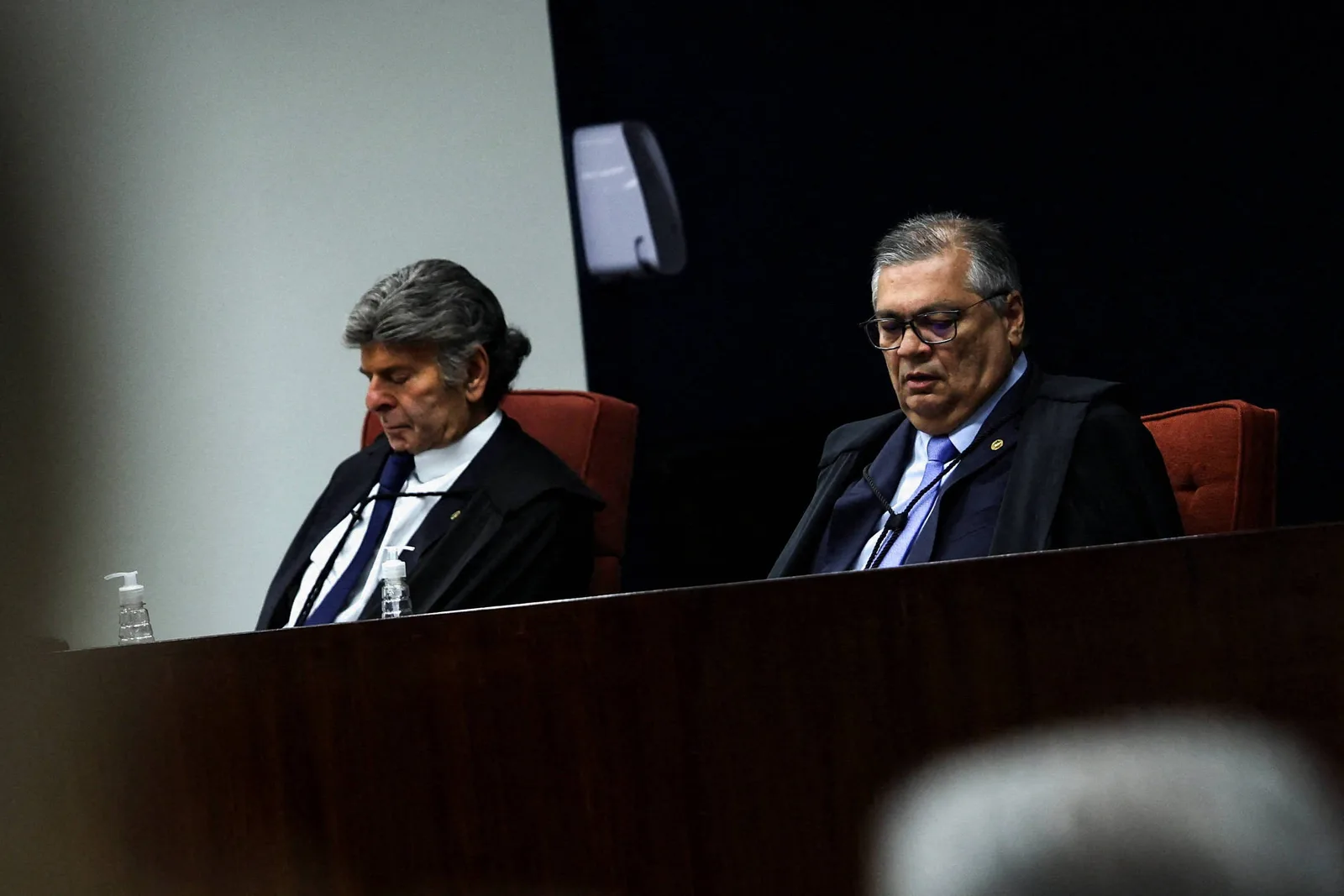 Leitores divergem sobre decisões do STF e atuação de candidatos