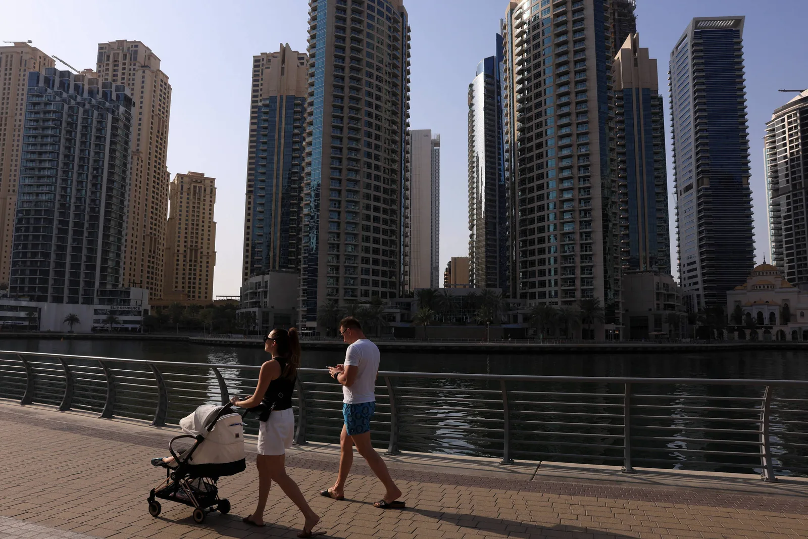 Babás de famílias ultrarricas ganham até US$ 200 mil em jornadas de rodízio