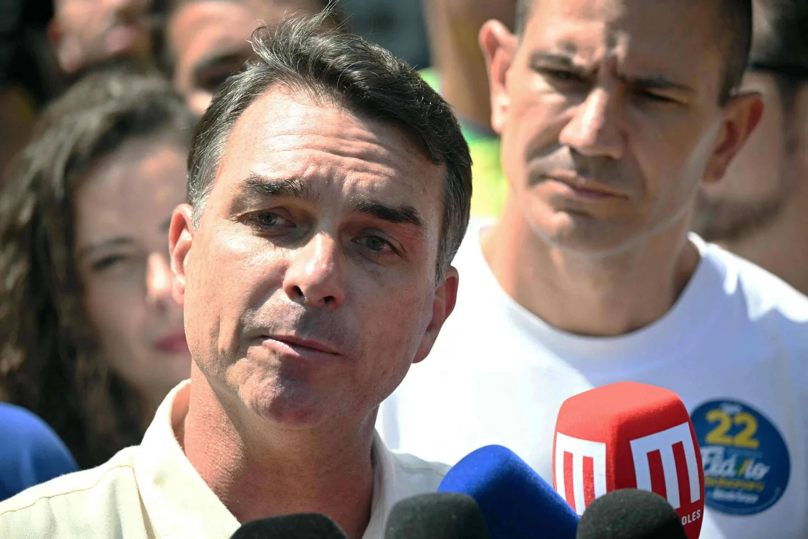 Flávio Bolsonaro promete usar Caixa para financiar empreendedores da periferia