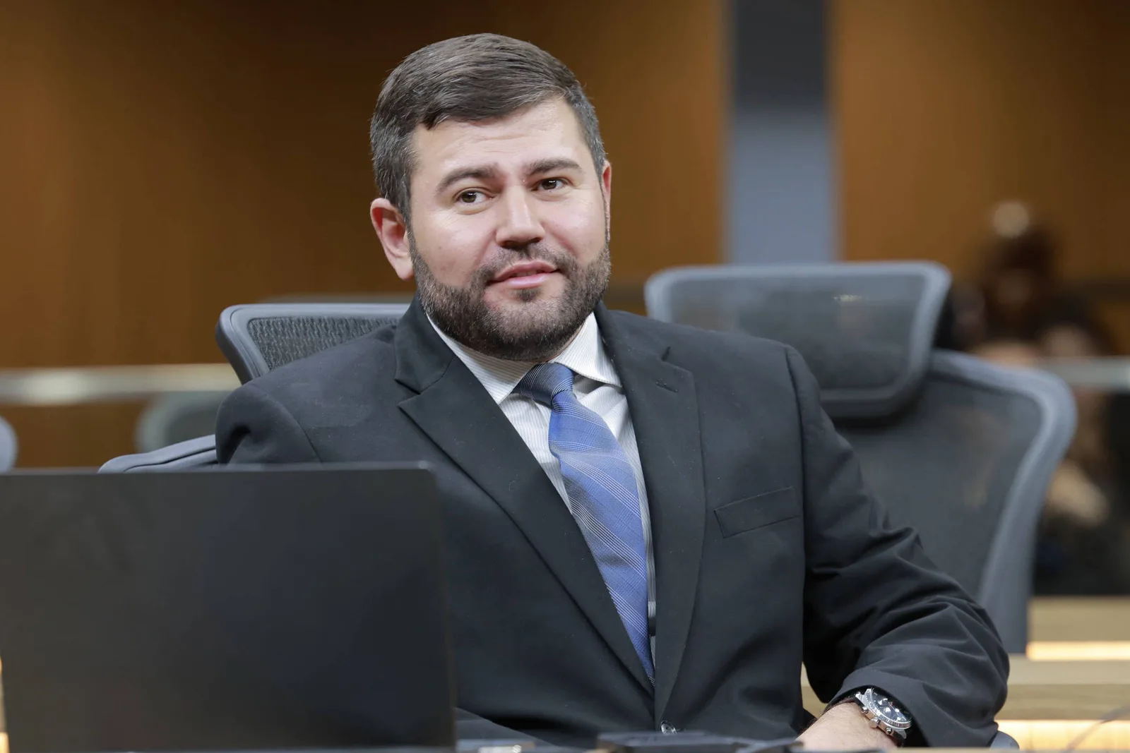 Deputado de Goiás morre após carro bater em carreta na BR-050