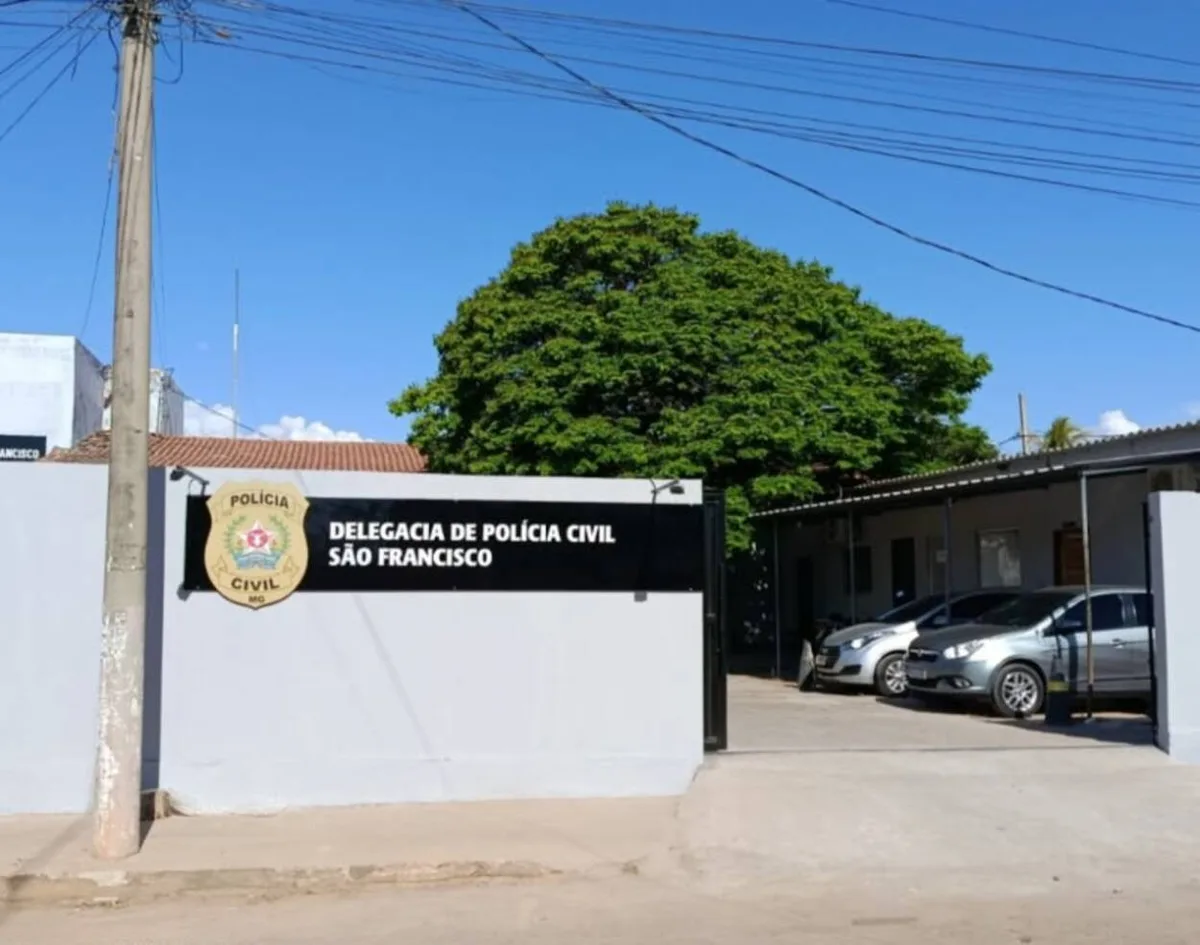 Motorista é indiciado por morte de motociclista após deixar caminhão em curva