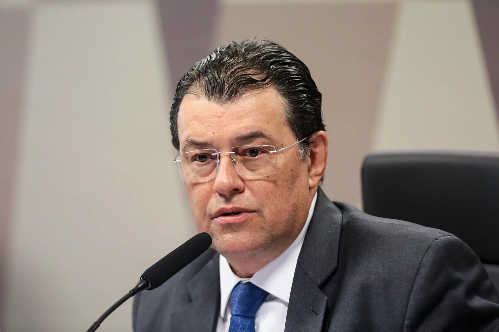 Eduardo Braga declara apoio a Lula em nome de senadores do MDB