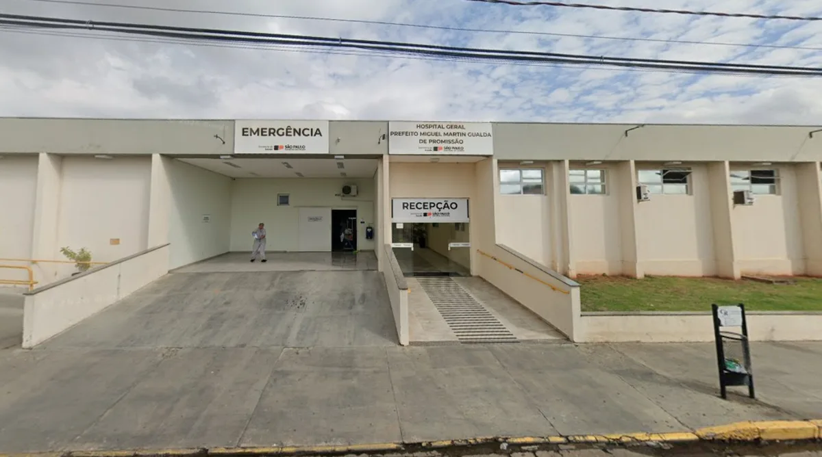 Polícia apura morte de criança presa em vidro de carro em Promissão