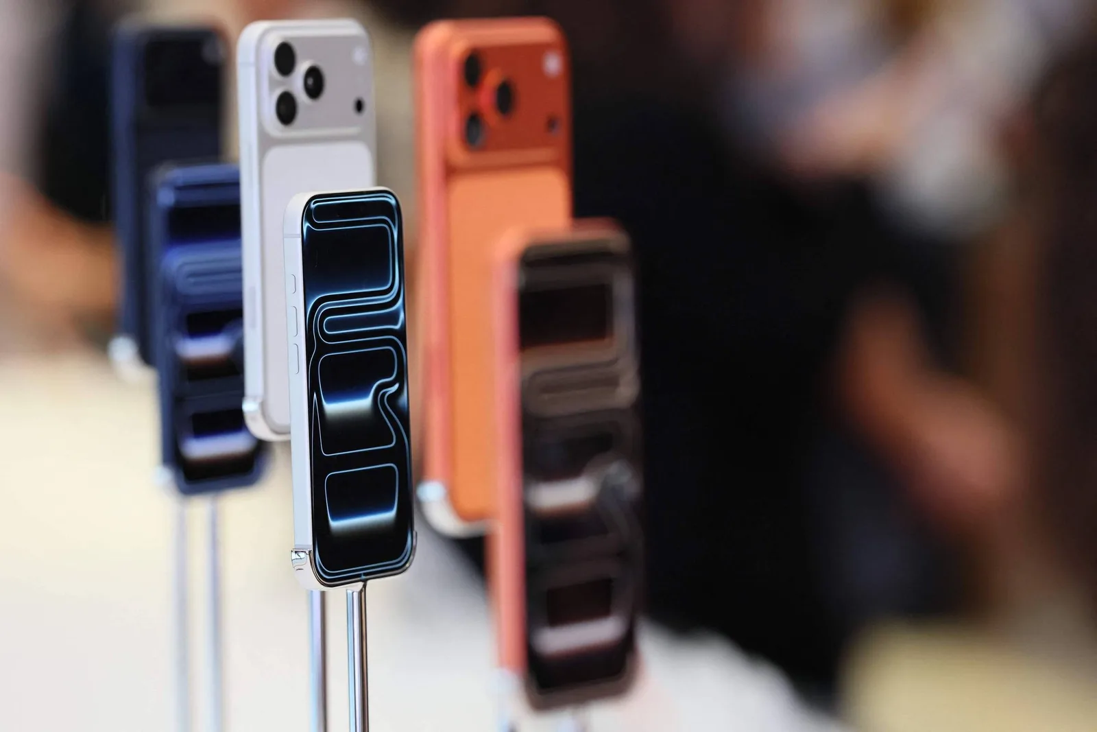 Apple reajusta preços de iPhones e remove três modelos da loja oficial