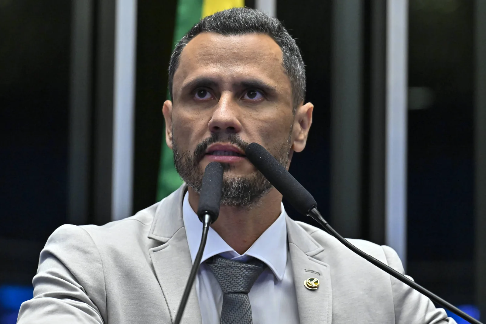 Cleitinho tem 53% dos votos válidos em pesquisa para o governo de Minas