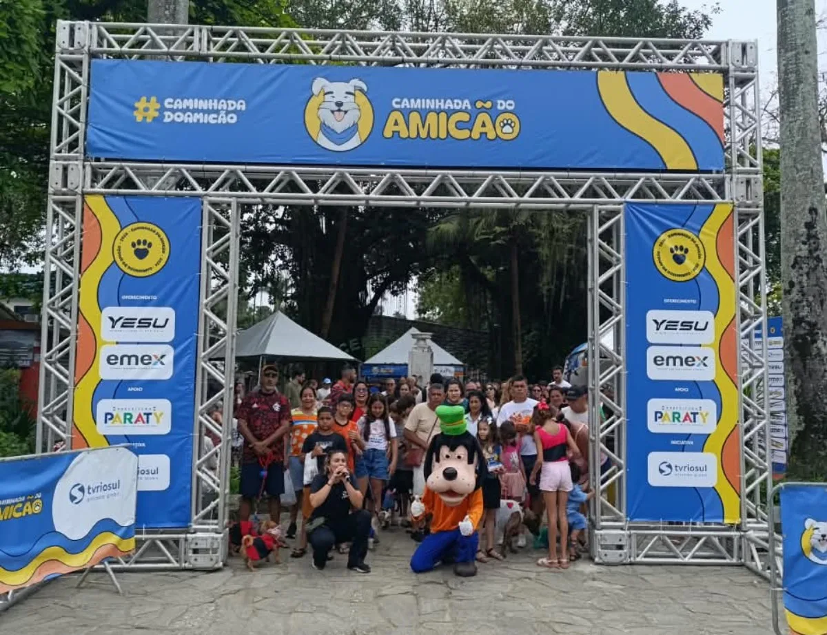 Caminhada do Amicão reúne cães e oferece serviços gratuitos em Paraty