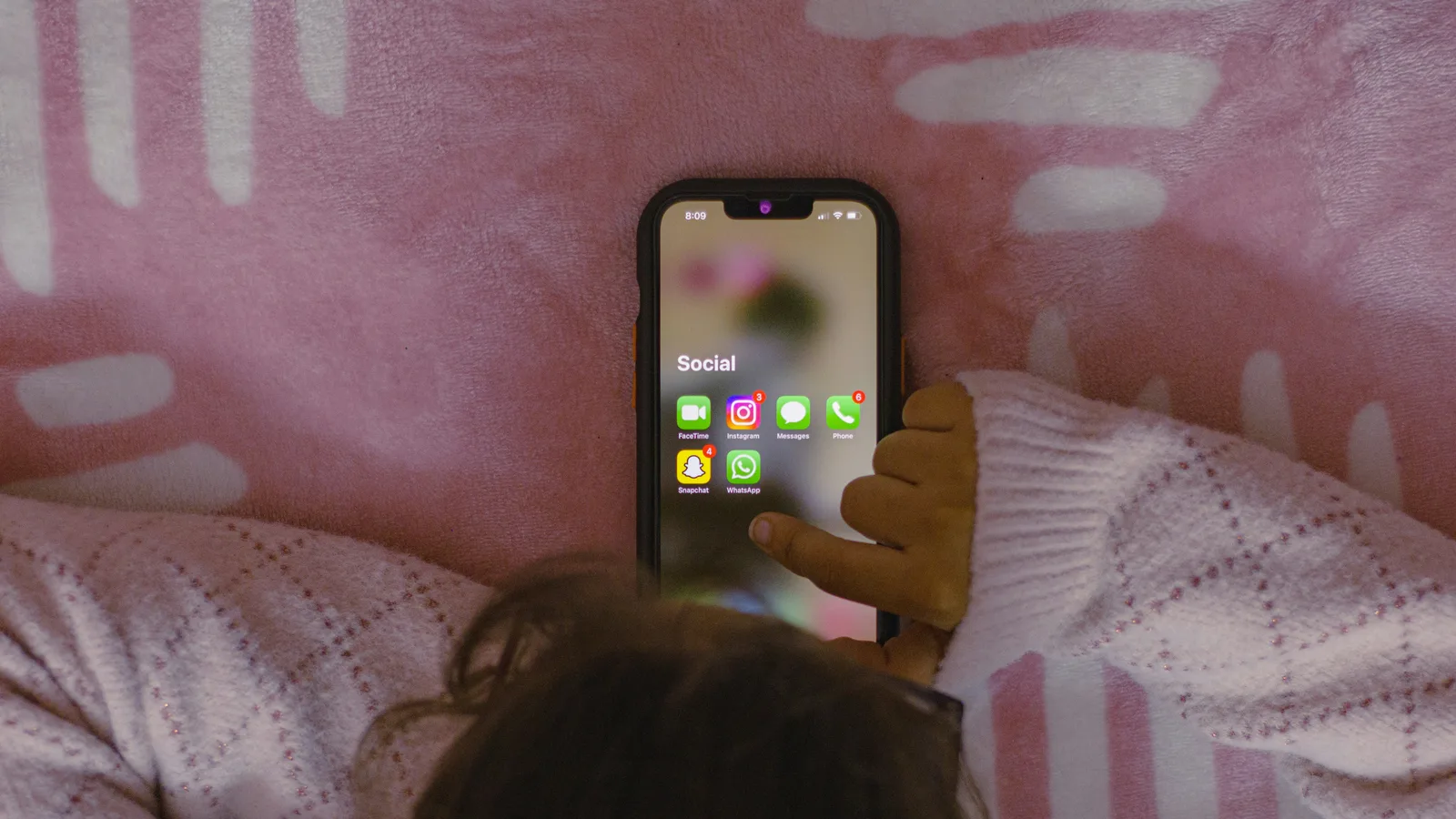 Flórida pede limite diário e remoção de menores do Facebook e Instagram