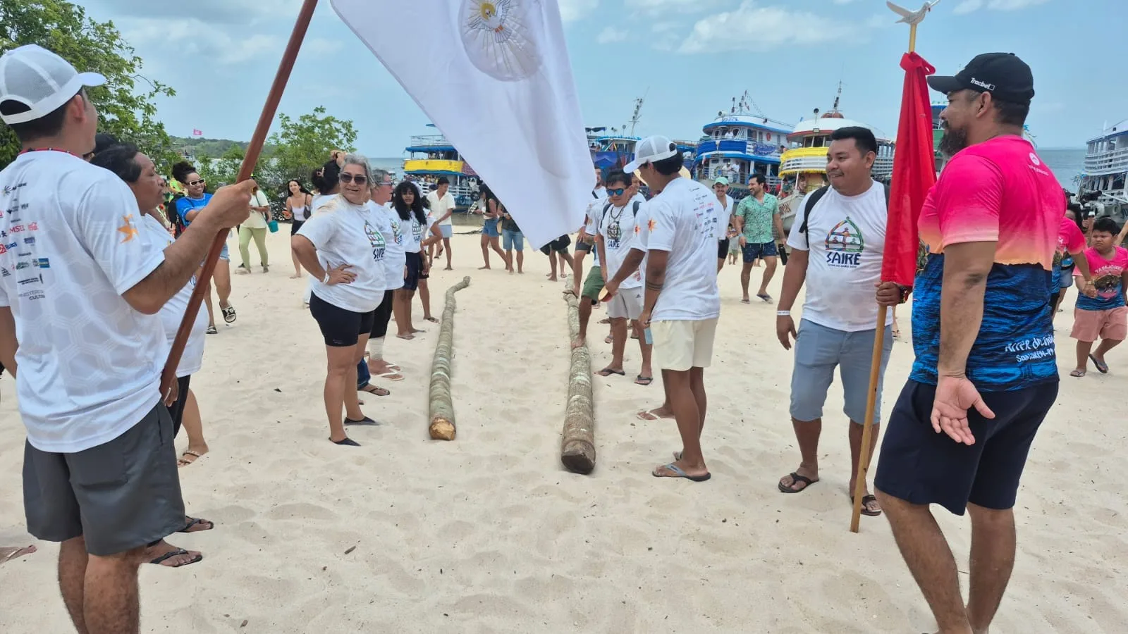 Busca dos Mastros inicia festejos do Sairé nas águas do Tapajós