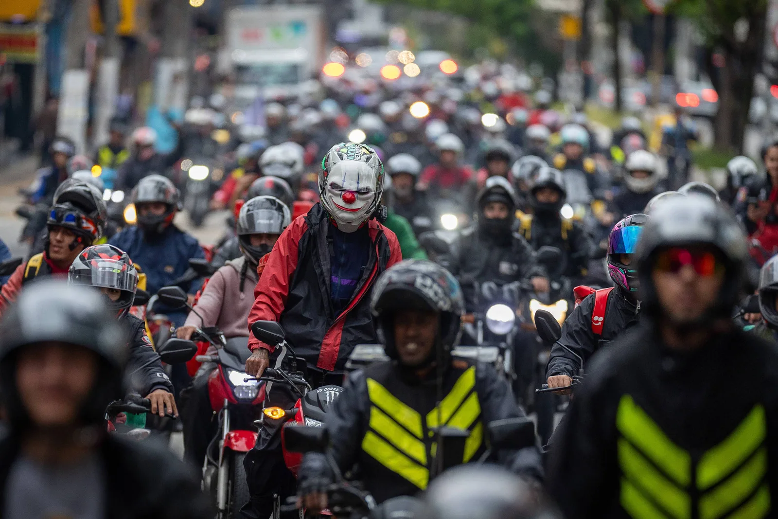 Aspirações populares influenciam voto entre autonomia, precariedade e presença do Estado