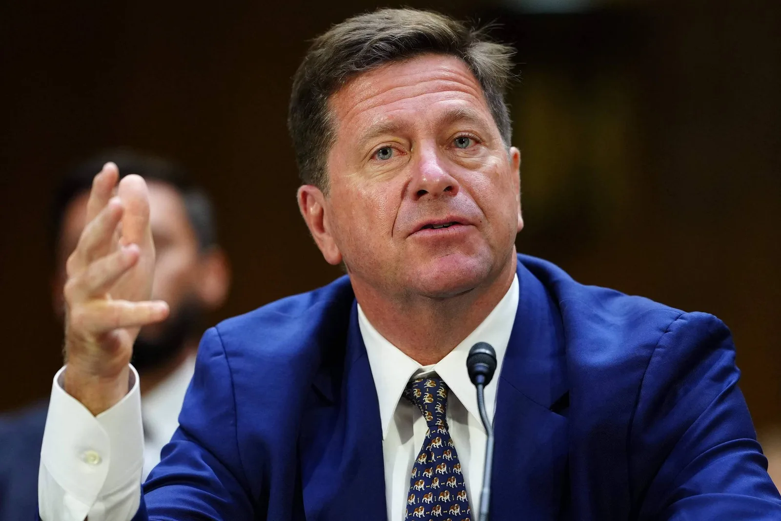 Trump avalia Jay Clayton para comandar estratégia de inteligência artificial