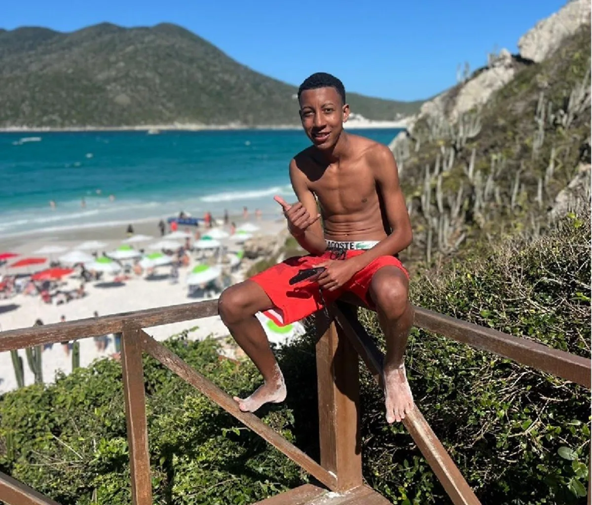 Adolescente de Contagem morre ao se afogar durante visita à Praia do Forte