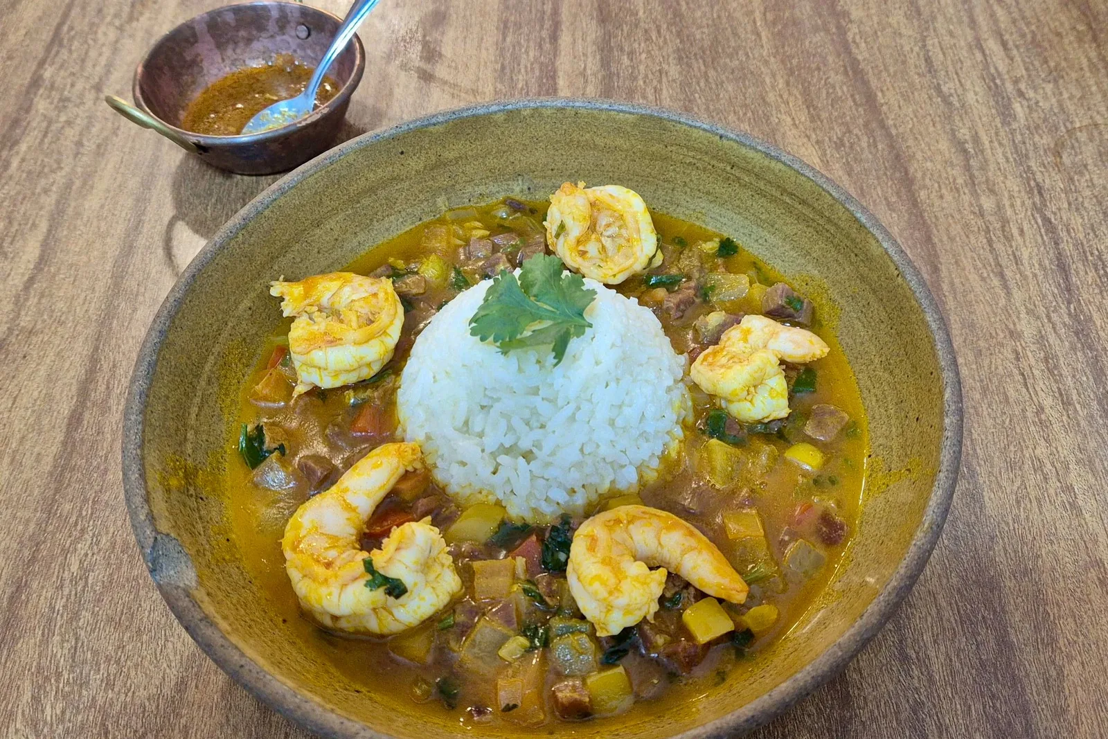 Altar Cozinha aposta em receitas afro-brasileiras, mas entrega sabores pouco marcantes