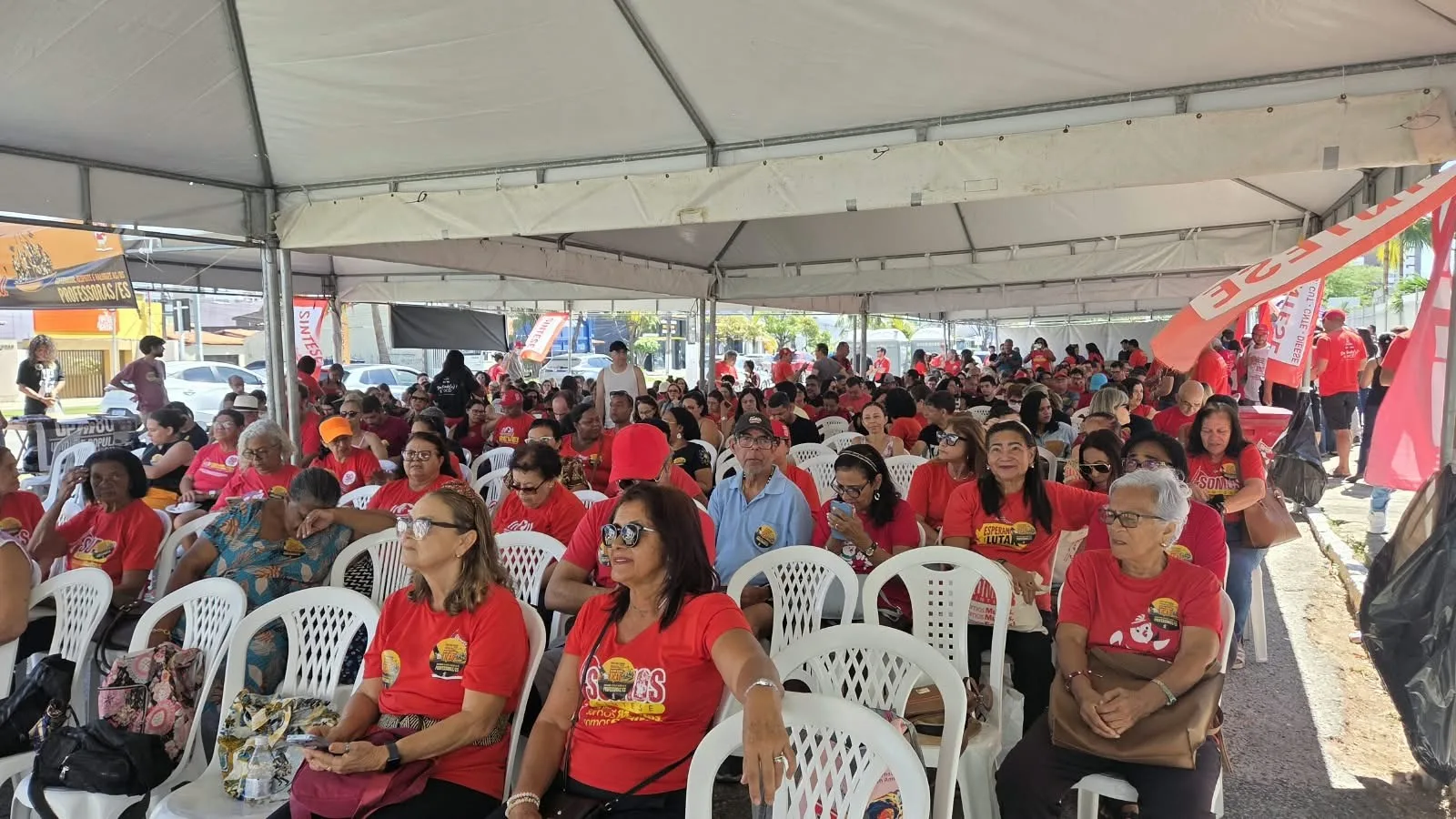 Professores de Sergipe mantêm greve apesar de decisão judicial