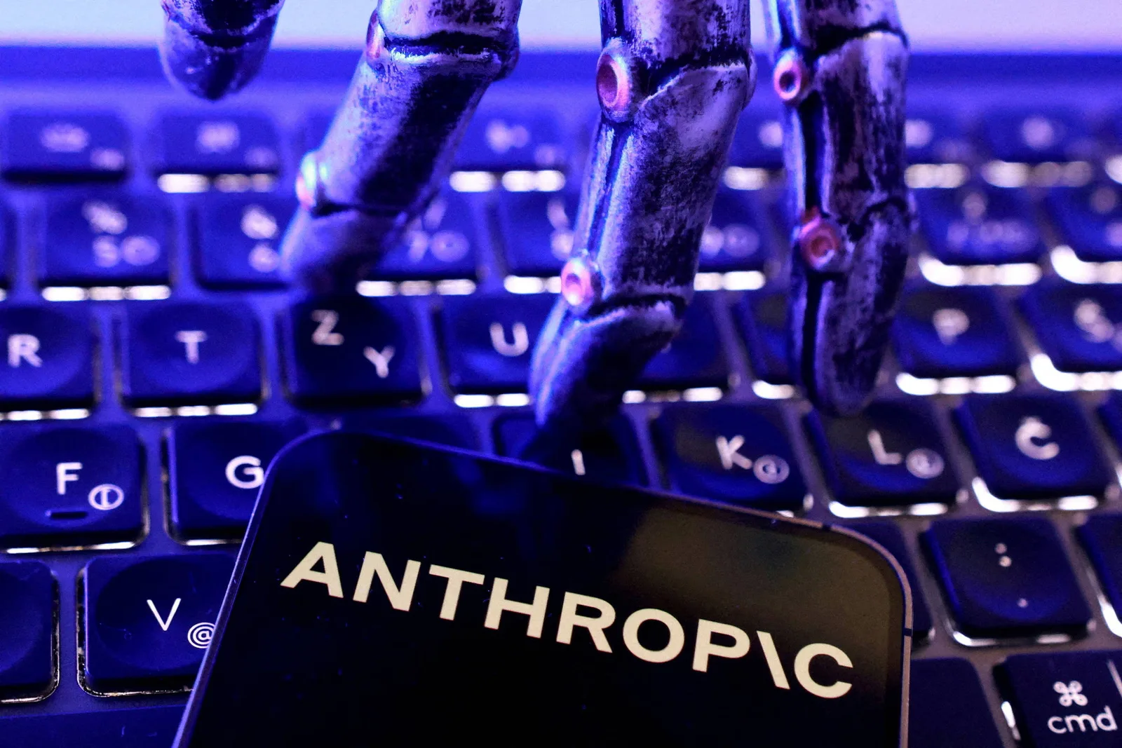 Anthropic bloqueia tentativas de usar IA em pesquisas ligadas a armas biológicas