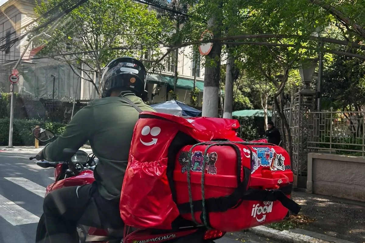 Busca apreende computador e celular de ex-executivo do iFood no Rio