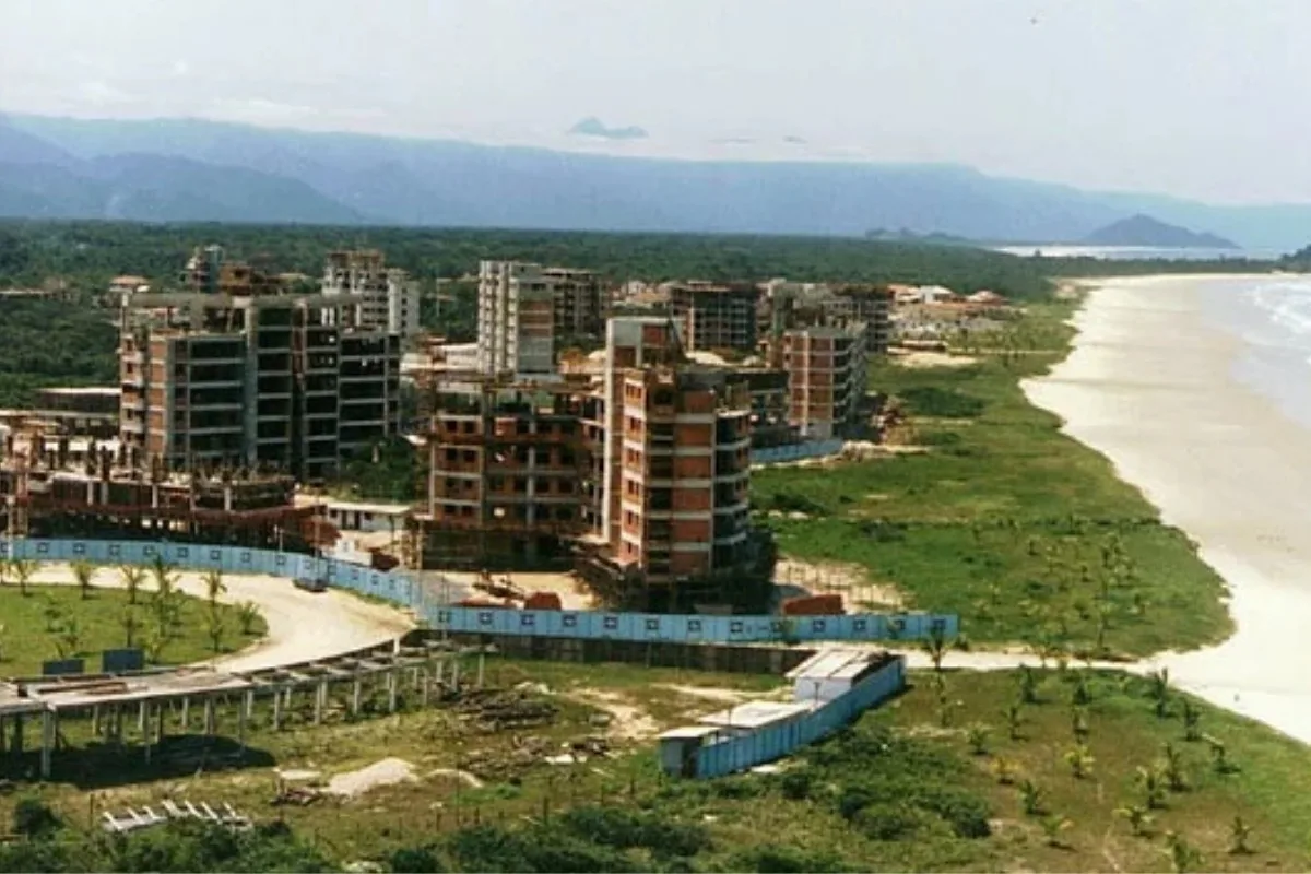 Riviera de São Lourenço começou como canteiro de obras no litoral paulista
