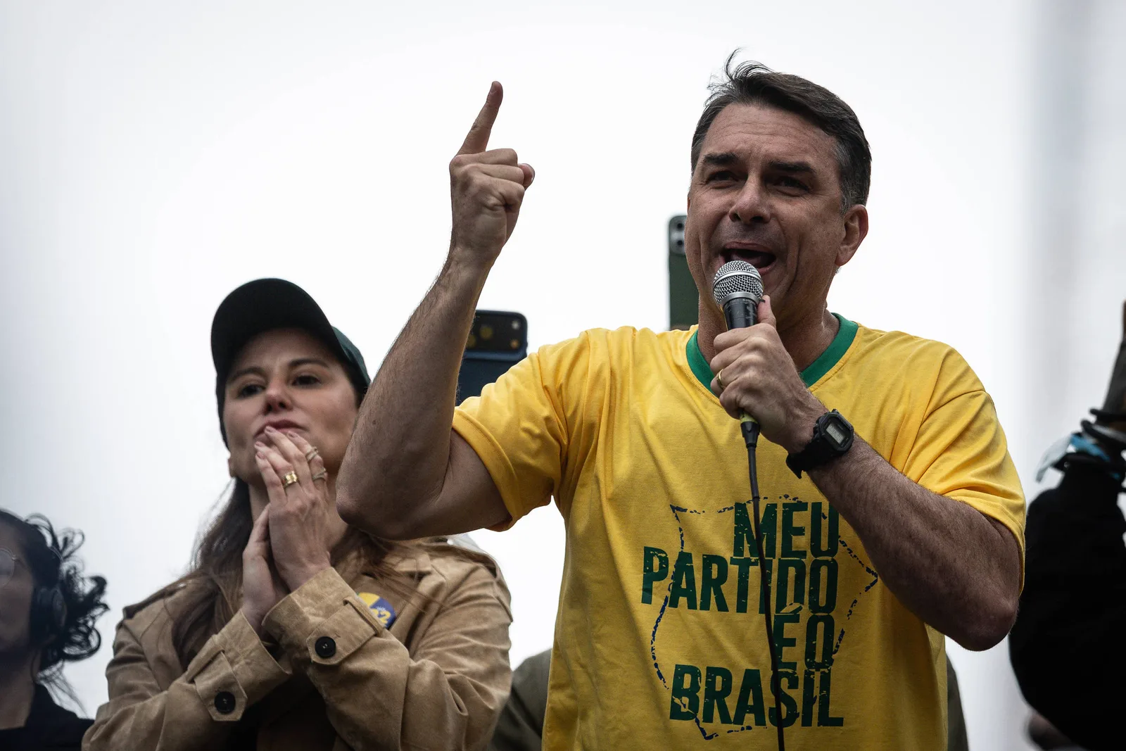 Flávio Bolsonaro apoia afastamento do diretor-geral da PF por decisão do STF