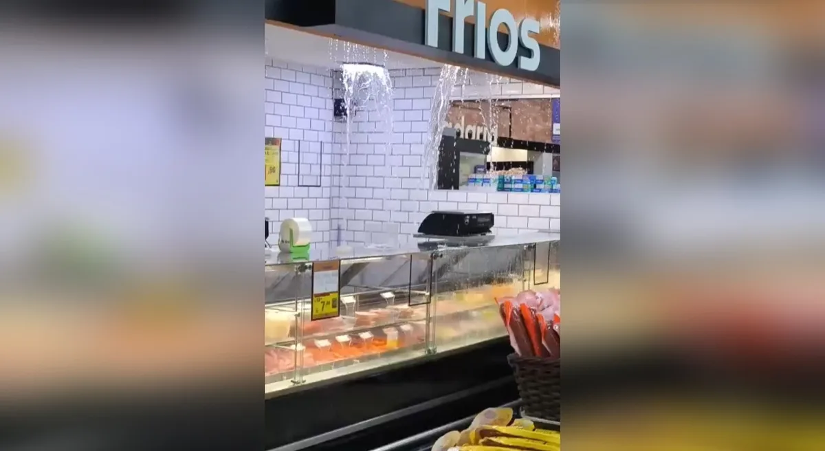 Chuva provoca vazamentos em supermercados e bloqueios em Jundiaí