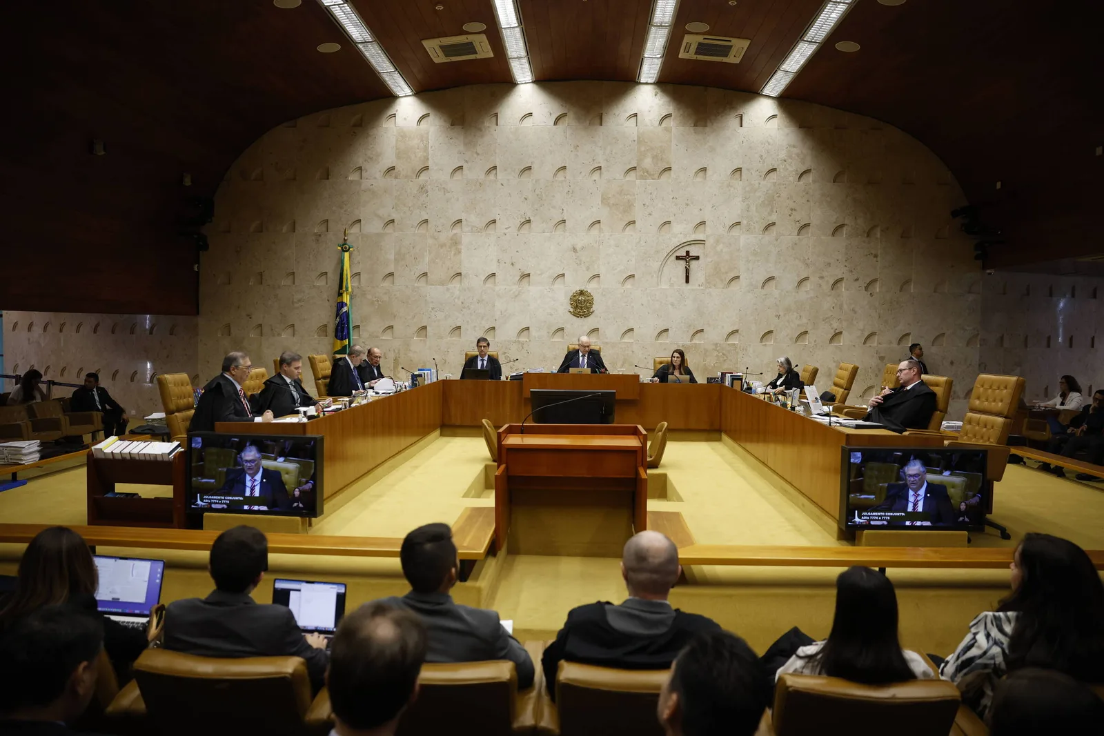 STF analisa relatório da PF sobre mensagens entre Vorcaro e Moraes
