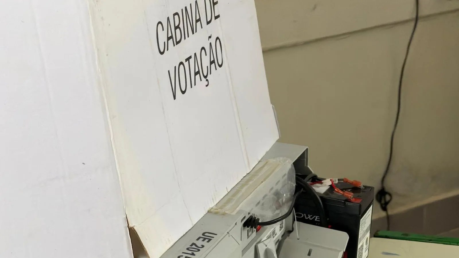 Eleitor é levado à delegacia após fotografar urna e publicar imagem em MS