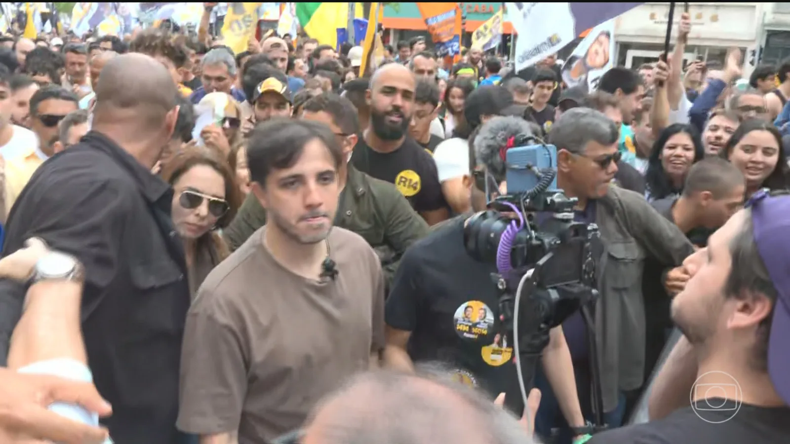 Renan Santos inicia campanha em Santos e encerra agenda em São Paulo