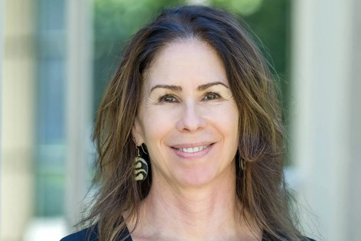 Sheri Berman vê instituições democráticas vulneráveis à insatisfação social